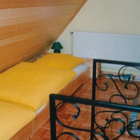 Zur-Alten-Schmiede-I-Links Boltenhagen (Ostseebad)